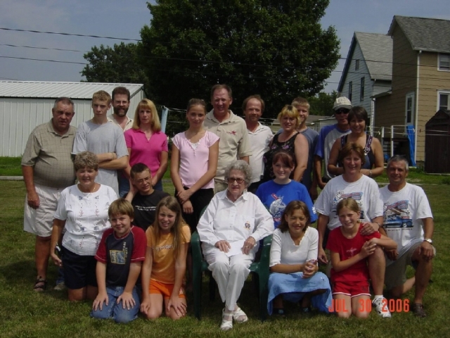 ALTA'S FAMILY.
MOTHER-IN-LAW, CHILDREN AND THEIR SPOUSES AND ALL THE GRANDKIDS.